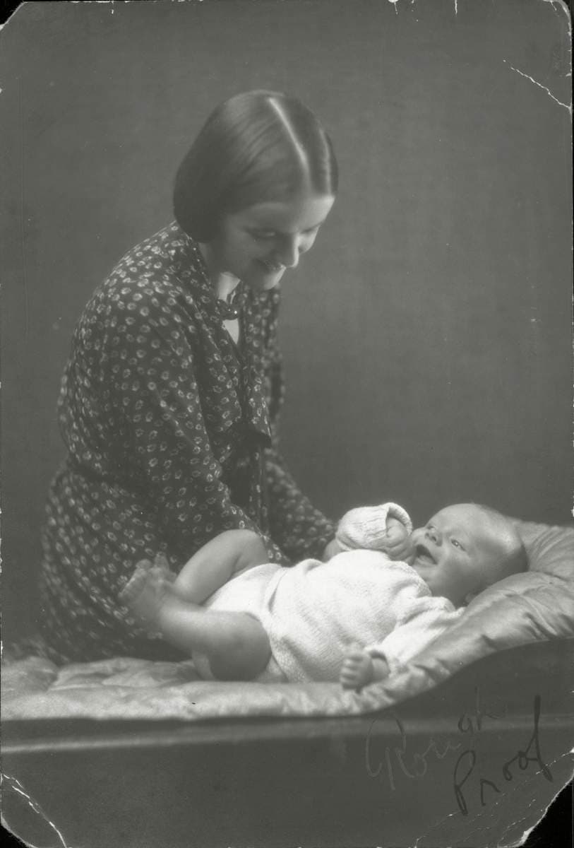 Barbara Hepworth sitting with her baby, Paul